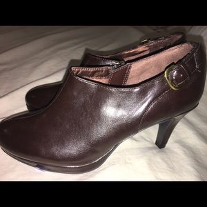 Life Stride booties NWOT size 6.5 M